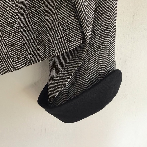 Talbots Vintage 80’s black/white herringbone cropped four button jacket.Size 14. - Picture 7 of 9